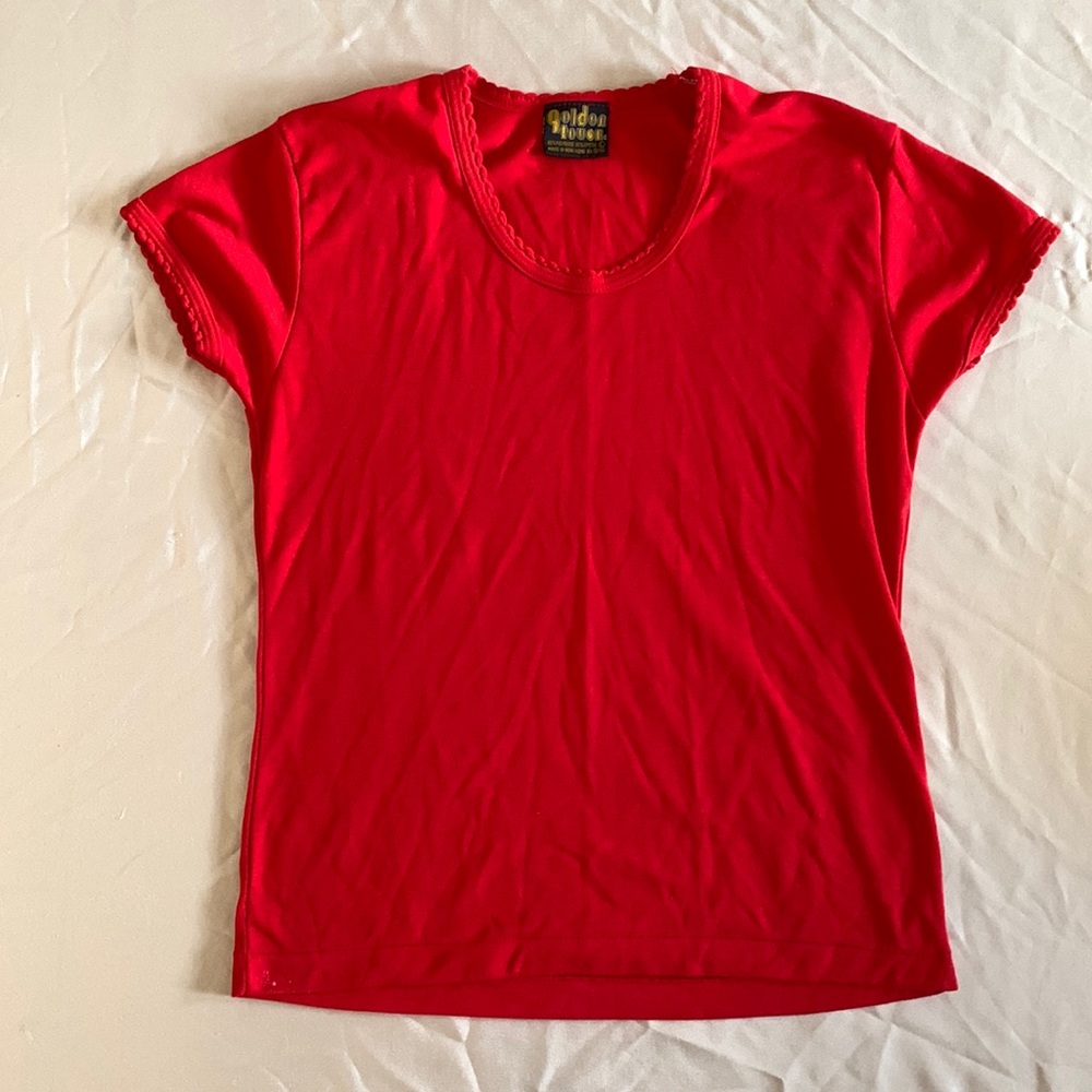 Vintage red t-shirt with scalloped neckline and sleeves